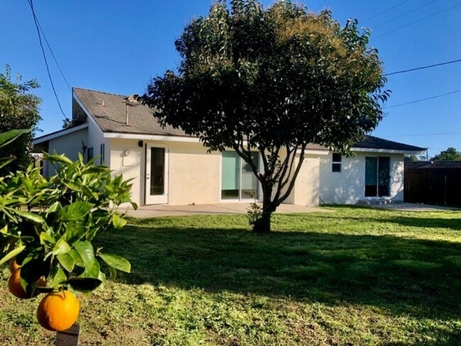 Building Photo - Remodeled Santa Barbara Shores Home in Prime Coastal Location