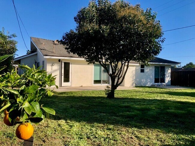 Foto del edificio - Remodeled Santa Barbara Shores Home in Prime Coastal Location