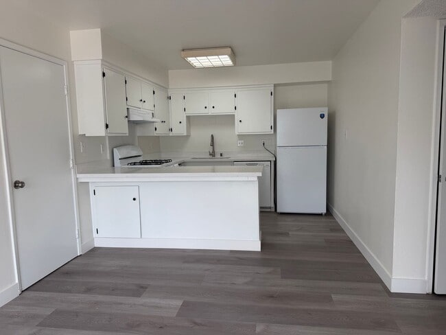 Building Photo - 2635 Moderna Ct