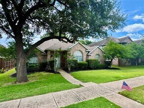 Building Photo - 711 Cottonwood Bend Dr
