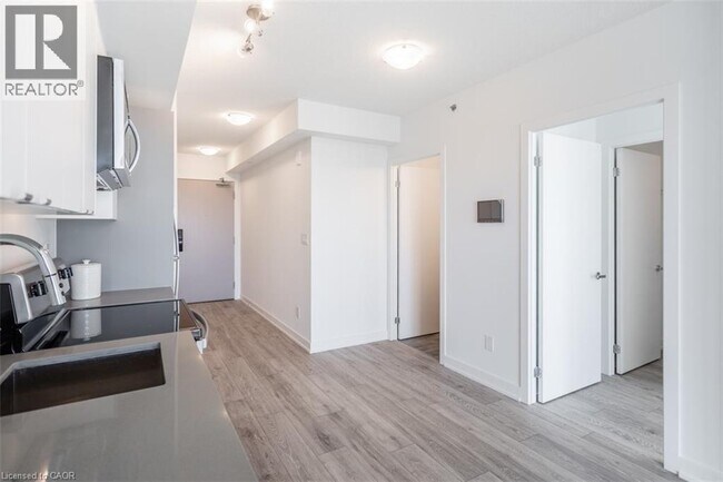 Photo du bâtiment - 3210 Dakota Cmn