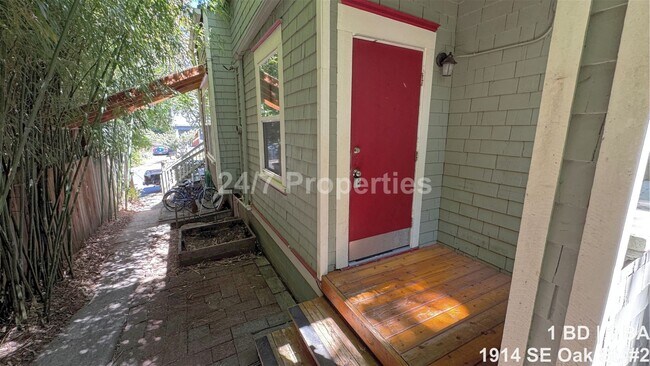 Foto del edificio - Classic 1 BD | 1 BA Duplex Unit - Buckman