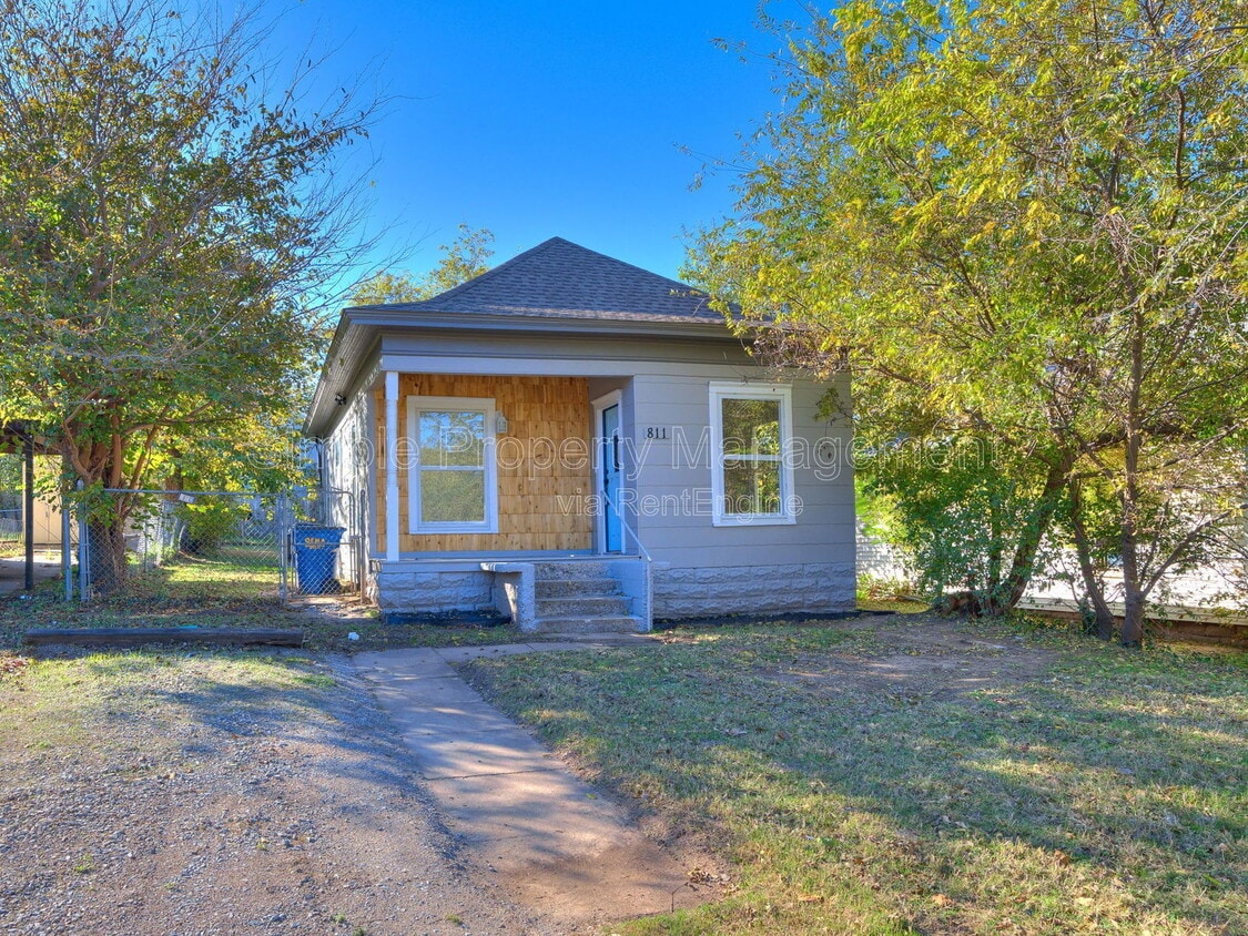 Primary Photo - 811 W Wade St