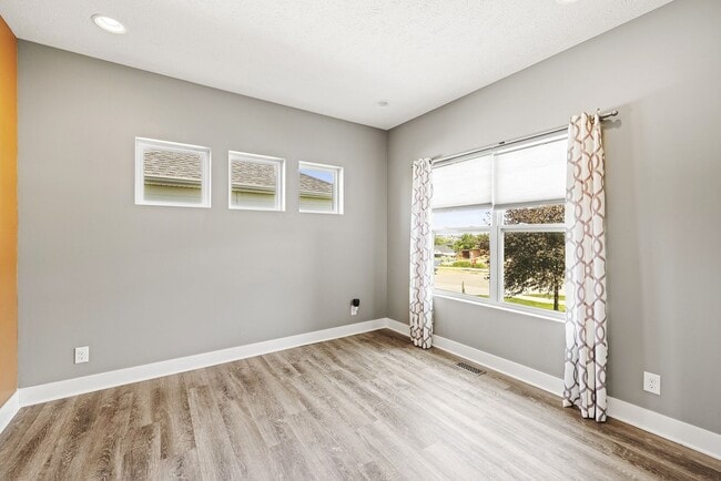 Building Photo - AVAILABLE NOW!