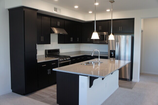 Kitchen - 695 Blackbury Ln