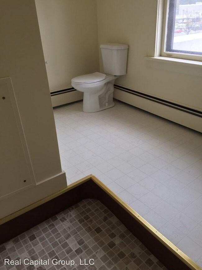 Building Photo - 1 br, 1 bath Apartment - 504 Grand St.