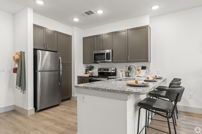 Building Photo - Royalton at Creeks of Legacy