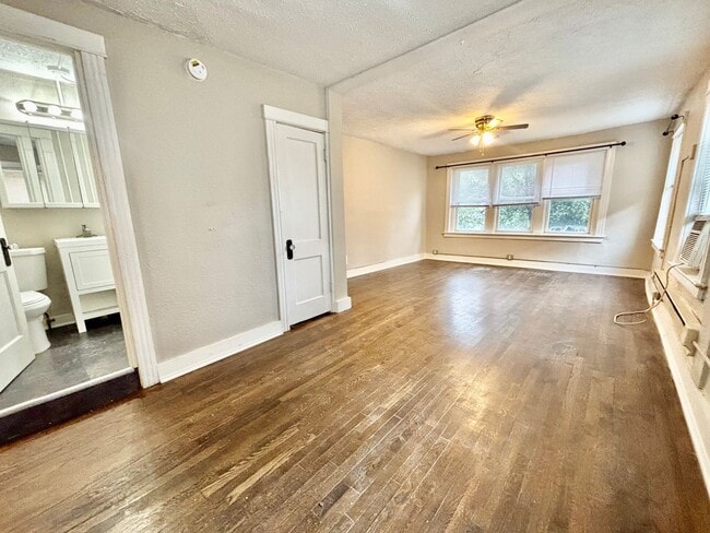 Building Photo - Studio W