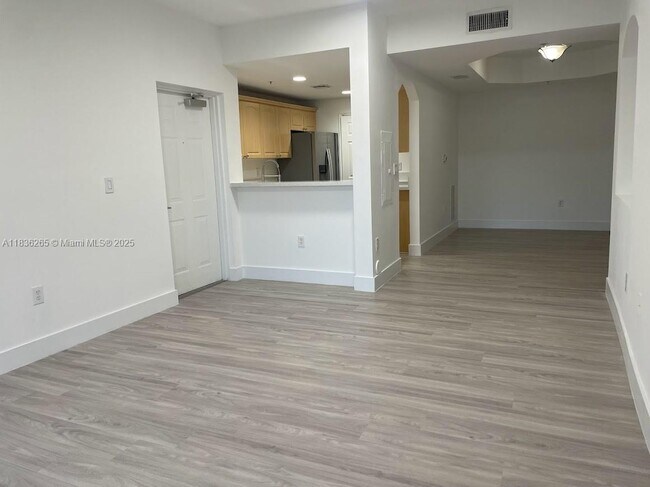 Foto del edificio - 6700 NW 114th Ave