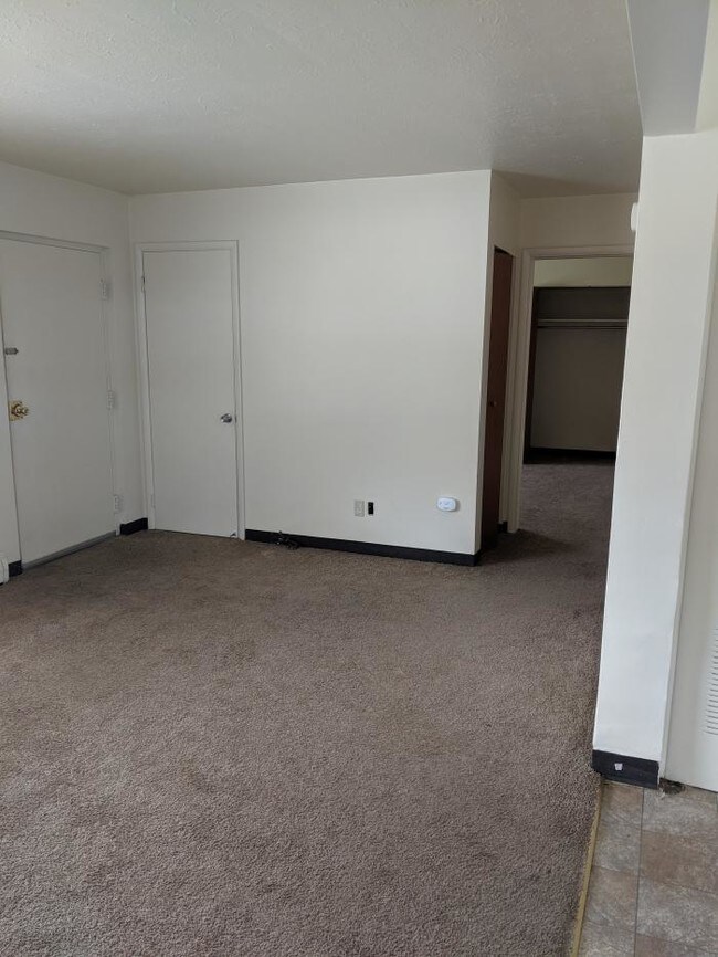Building Photo - 2 bedroom in Tallmadge OH 44278