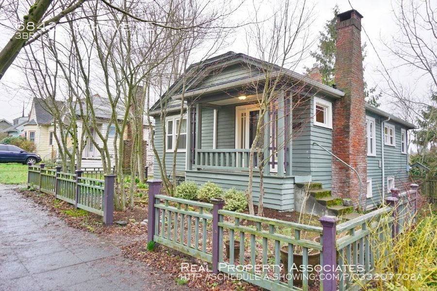 Primary Photo - Renovated Craftsman with all the Charm!