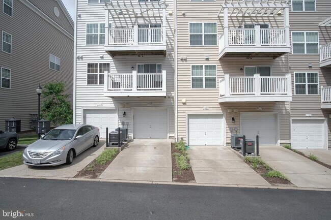 Building Photo - 2319 Kew Gardens Dr