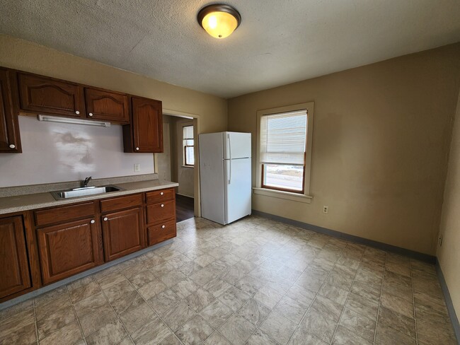 Building Photo - 604 W Seerley Blvd