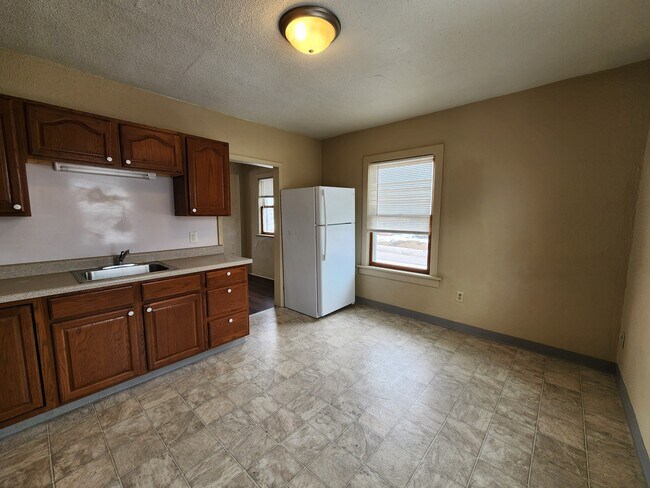 Foto del edificio - 604 W Seerley Blvd