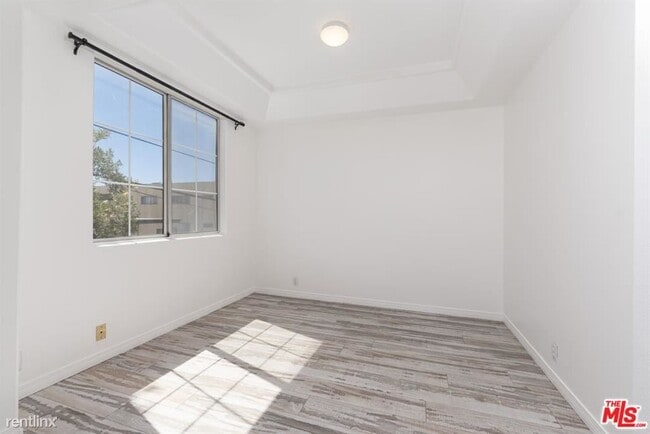 Building Photo - 2 br, 2 bath Condo - 10824 Bloomfield St A...