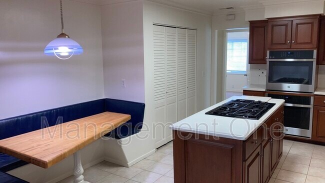 Building Photo - 12561 Carmel Way