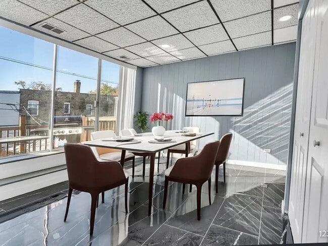 Foto del edificio - 2717 W Peterson Ave