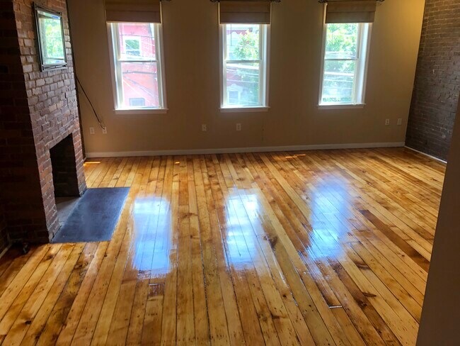 Sala de estar - 2211 Sarah St