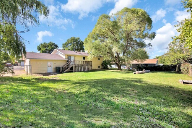 Foto del edificio - Spacious 5-Bedroom Home in Paradise Hills – North Grand Junction