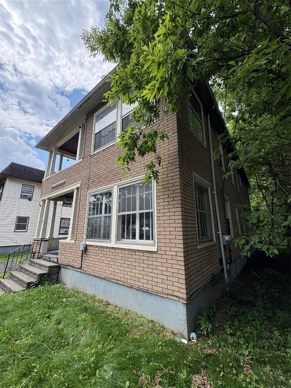 Building Photo - 37 Haendel St