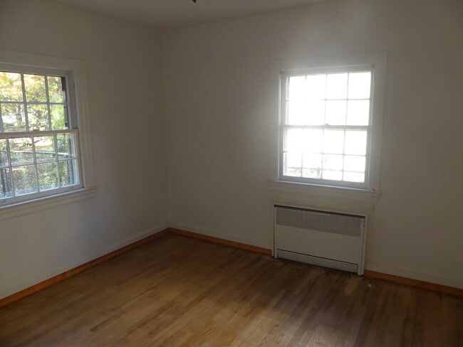 Bedroom - 866 N Abingdon St