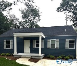 Building Photo - 2006 Stanford Dr SW