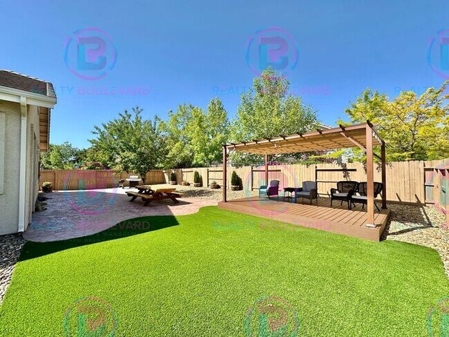 Foto del edificio - Charming 2-Bed + Bonus Room Corner Lot Hom...