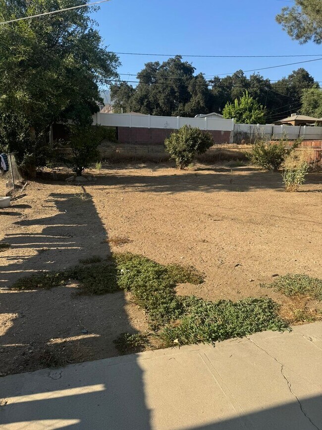 Building Photo - Available NOW! Quick Move In.