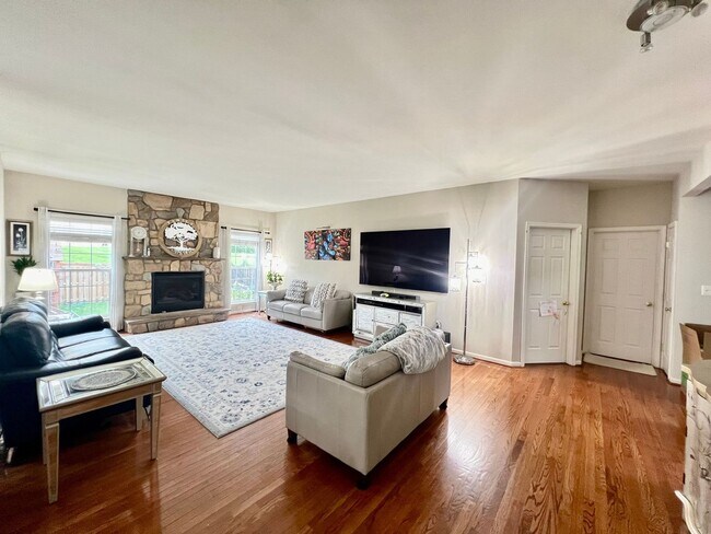 Building Photo - 5 Bedroom Single Family Home in Leesburg