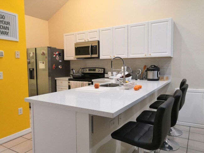 Foto del edificio - 13200 W Newberry Rd