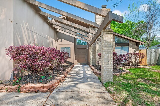 Building Photo - 15903 Hickory Knoll Dr
