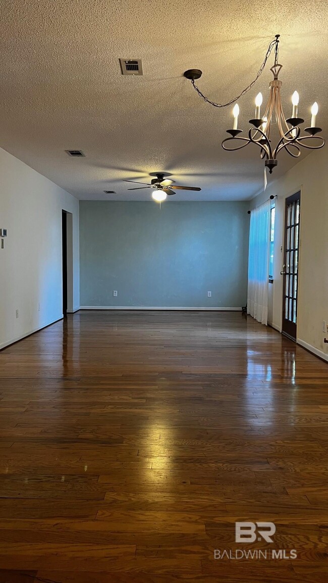 Foto del edificio - 905 Van Ave