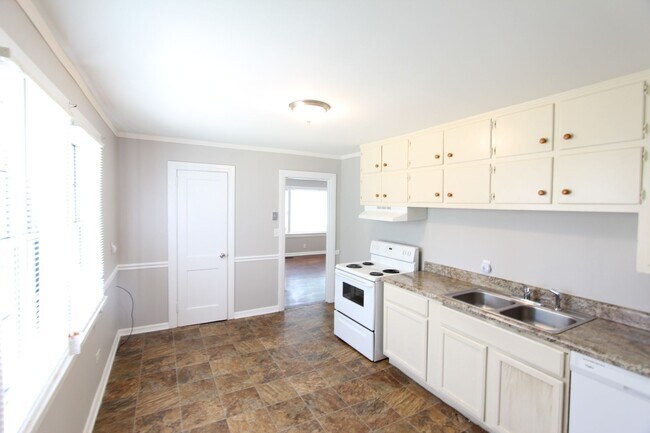 Foto del edificio - New On The Market! 3 Bedroom 1 Bath