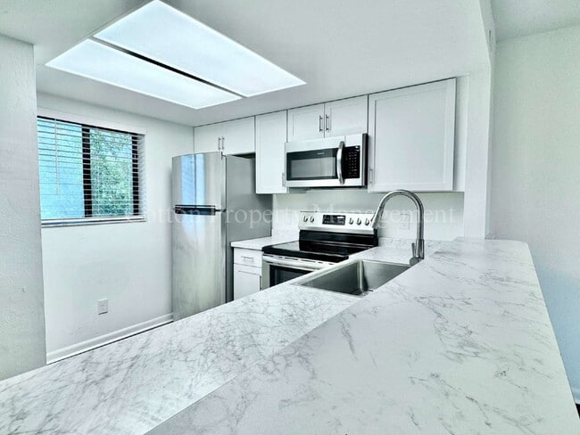 Foto del edificio - 4487 Holly Tree Rd