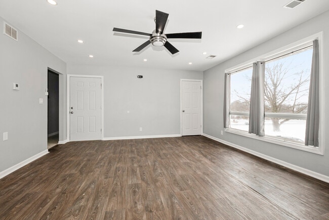 Building Photo - 8342 W Lincoln Hwy