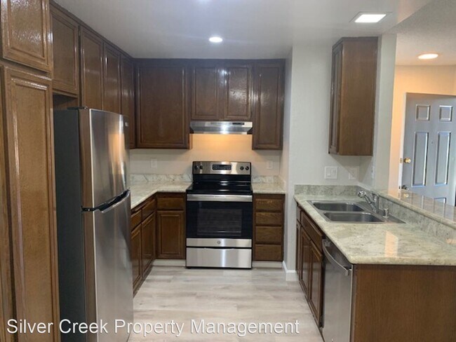 Building Photo - 2 br, 1 bath House - 225 E Warren Com.