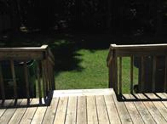 Foto del edificio - Great, 3-bed / 2 full bath location off th...