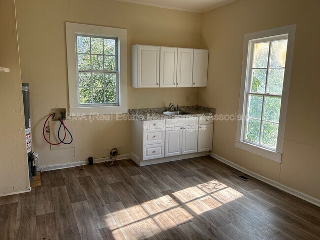 Foto del edificio - 821 Williams St