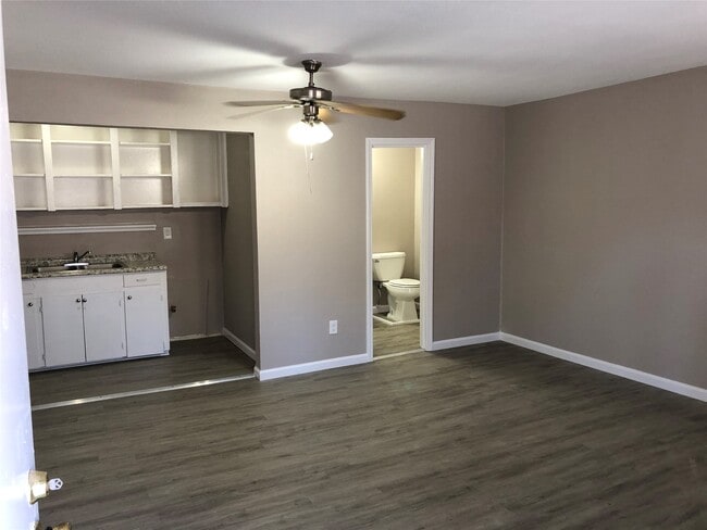 Building Photo - 1756 W Main St