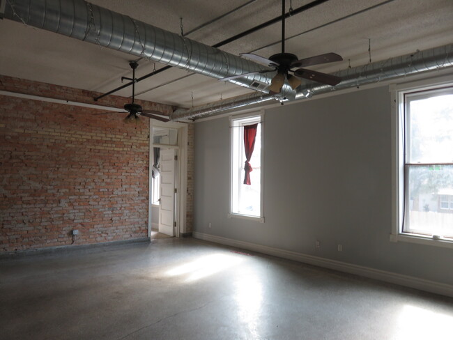 Building Photo - 57 11th Ave N