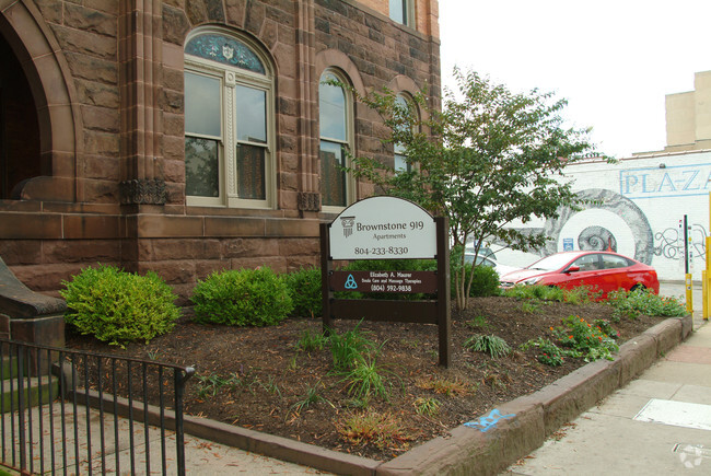 Building Photo - Brownstone Apartments