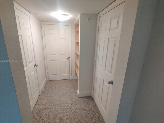 Foto del edificio - 2516 Centergate Dr