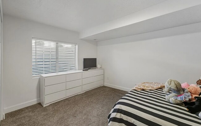 Foto del edificio - 2083 N 3930 W