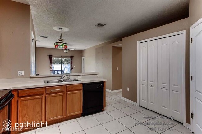 Foto del edificio - 4 br, 2 bath House - 9999 Shadow Creek Dr