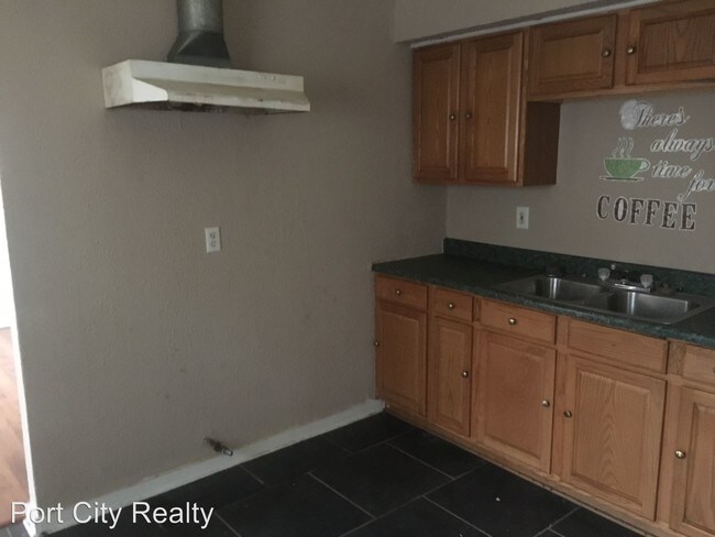 Foto del edificio - 3 br, 1 bath House - 4961 Durham Pl