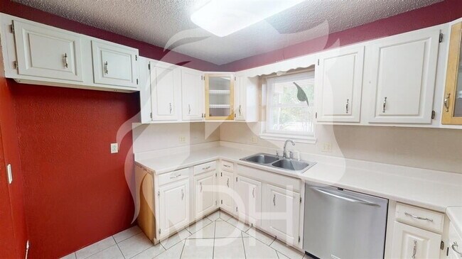Foto del edificio - "Charming 3-Bed Home  in Woodward!"