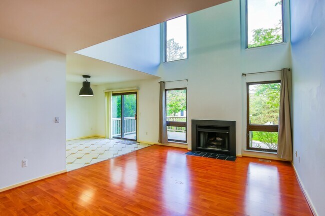 Foto del edificio - 716 Eton Ct