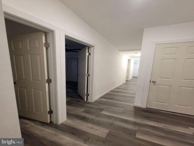 Foto del edificio - 145 W Main St