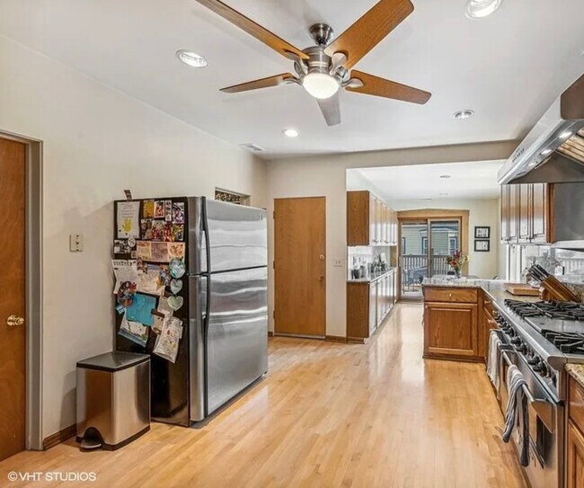 Foto del edificio - 2837 N Southport Ave