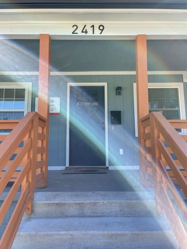 Foto del edificio - 2419 Bales Ave
